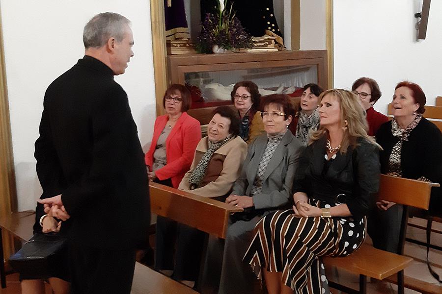 Encuentro del Obispo con fieles de Ojén, durante la Visita Pastoral al arciprestazgo de Marbella-Estepona