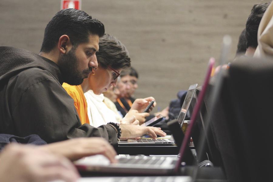 Redes sociales: conexión con la fe