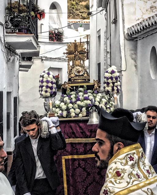 Nuestra Señora de las Angustias, saliendo por vez primera en procesión en Algarrobo