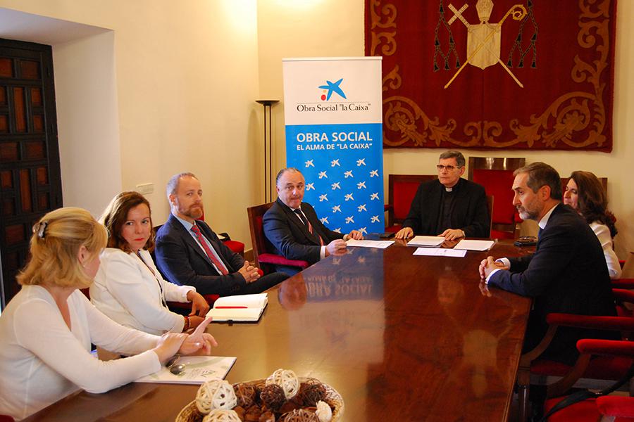 Firma del convenio de colaboración entre la Fundación Victoria y CaixaBank // A.MEDINA