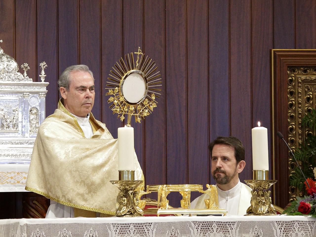 Visita Pastoral de Don Jesús Catalá a la parroquia de San José de Estepona el 30 de mayo // M. PARRA