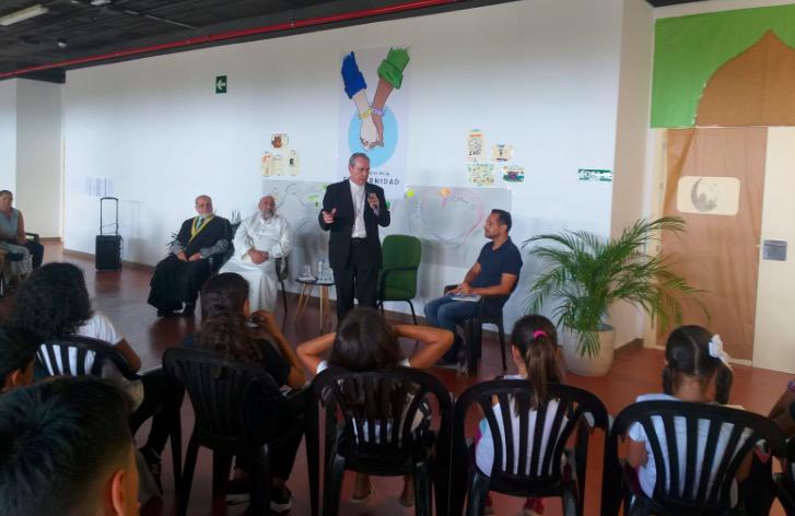 El Obispo y el imán de Fuengirola se encuentran con niños cristianos y musulmanes en el II Campamento Interreligioso de Verano