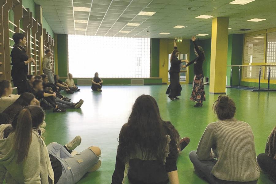 Chicos malagueños e italianos unidos por el "Reliflamenco"