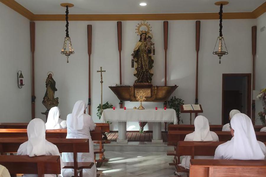 Las Madres de Desamparados visitan las raíces del noviciado de su congregación, en la parroquia malagueña de San Patricio