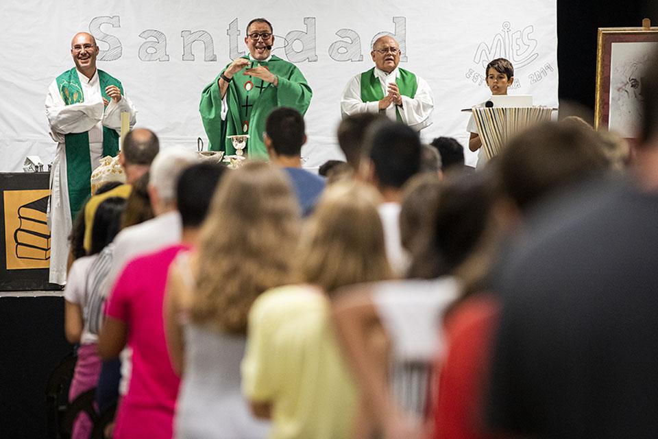 Jóvenes MIES reflexionan sobre la santidad y la felicidad
