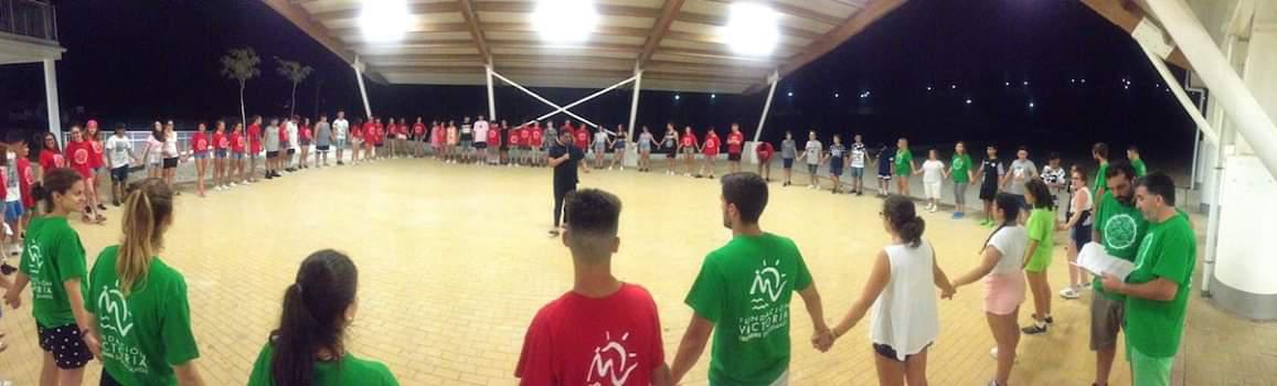 Encuentro en la pérgola del Complejo José Nadal, en Estepona