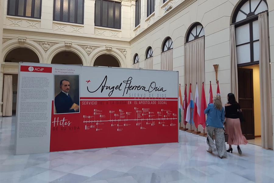 La faceta más humana de Herrera Oria en el Patio de Banderas del Ayuntamiento