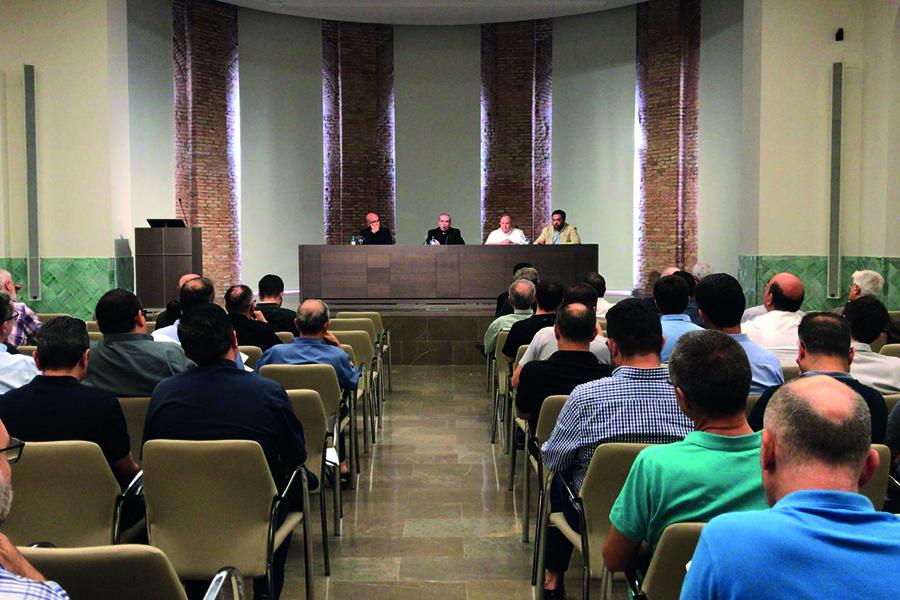 Directores espirituales dialogan sobre hermandades y cofradías