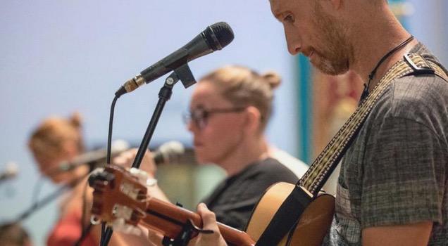 Nos rezamos cantando, con Amanecer