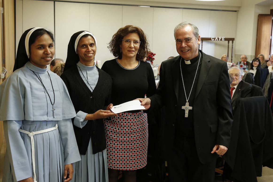 Momento de la entrega de los donativos de Navidad 