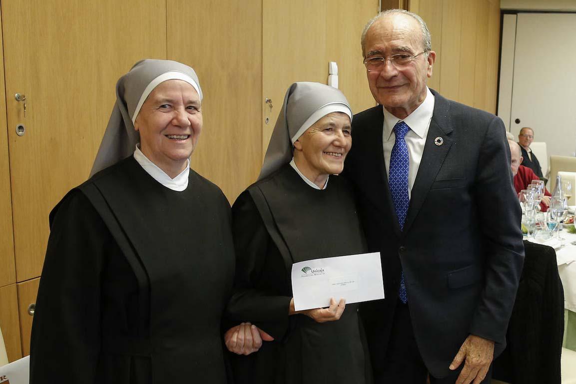 Momento de la entrega de los donativos de Navidad 