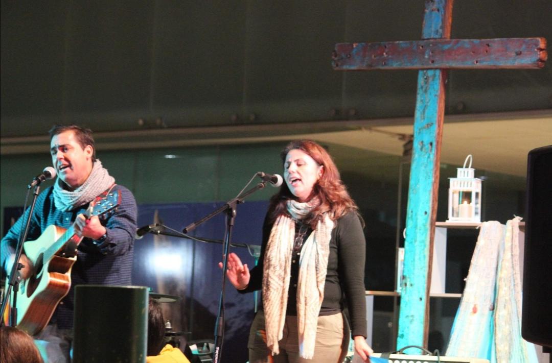 La Cruz de Lampedusa en la vigilia de Oración y concierto organizado por la delegación de Infancia y Juventud 