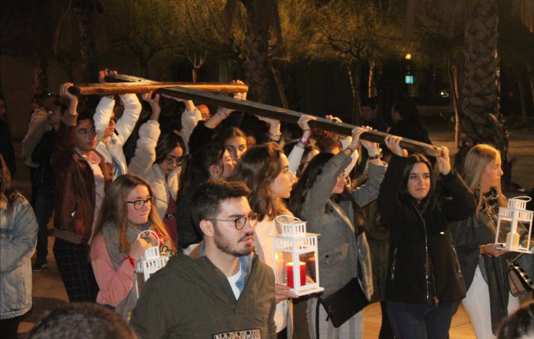 La Cruz de Lampedusa en la vigilia de Oración y concierto organizado por la delegación de Infancia y Juventud 