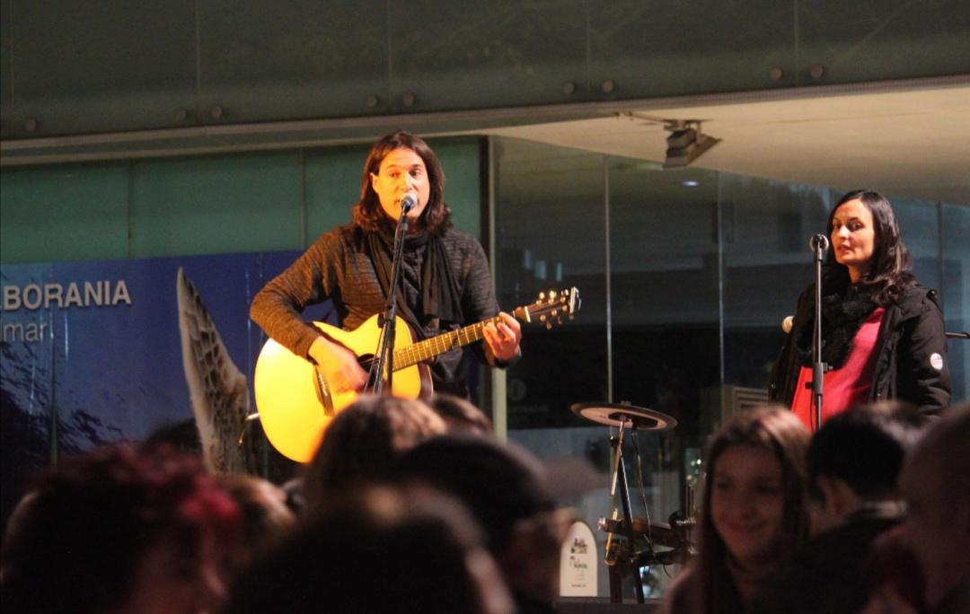 La Cruz de Lampedusa en la vigilia de Oración y concierto organizado por la delegación de Infancia y Juventud 