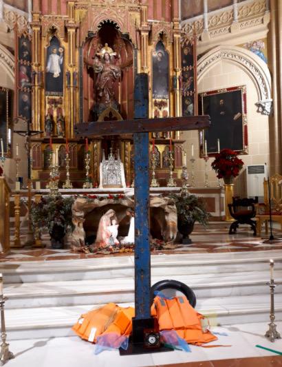 Vigilia de oración ante la Cruz de Lampedusa en la iglesia del Sagrado Corazón de Málaga