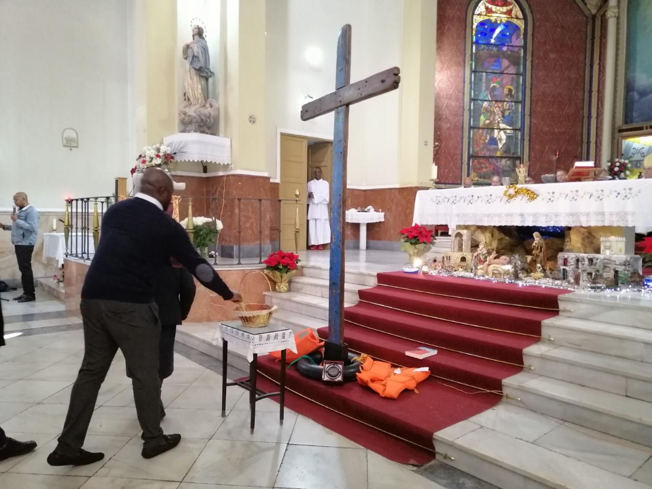 Eucaristía en Cristo Rey, presidida por el Obispo de Málaga, con la Cruz de Lampedusa // A.MEDINA