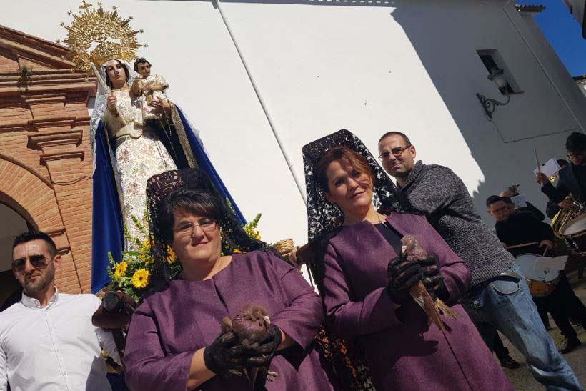 Algatocín recibe al Obispo en la Candelaria