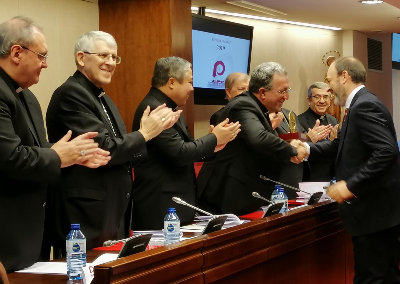 Antonio Moreno recibe el Premio Bravo