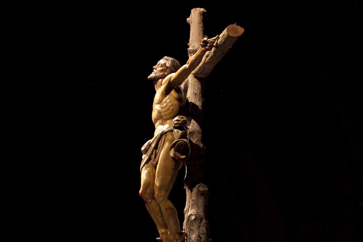 D. Jesús Catalá: «Adoremos la cruz desde casa»