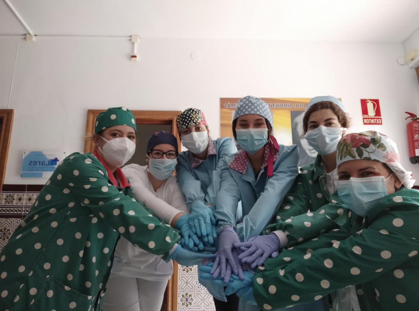 Personal de la residencia "Virgen de Flores" de Álora