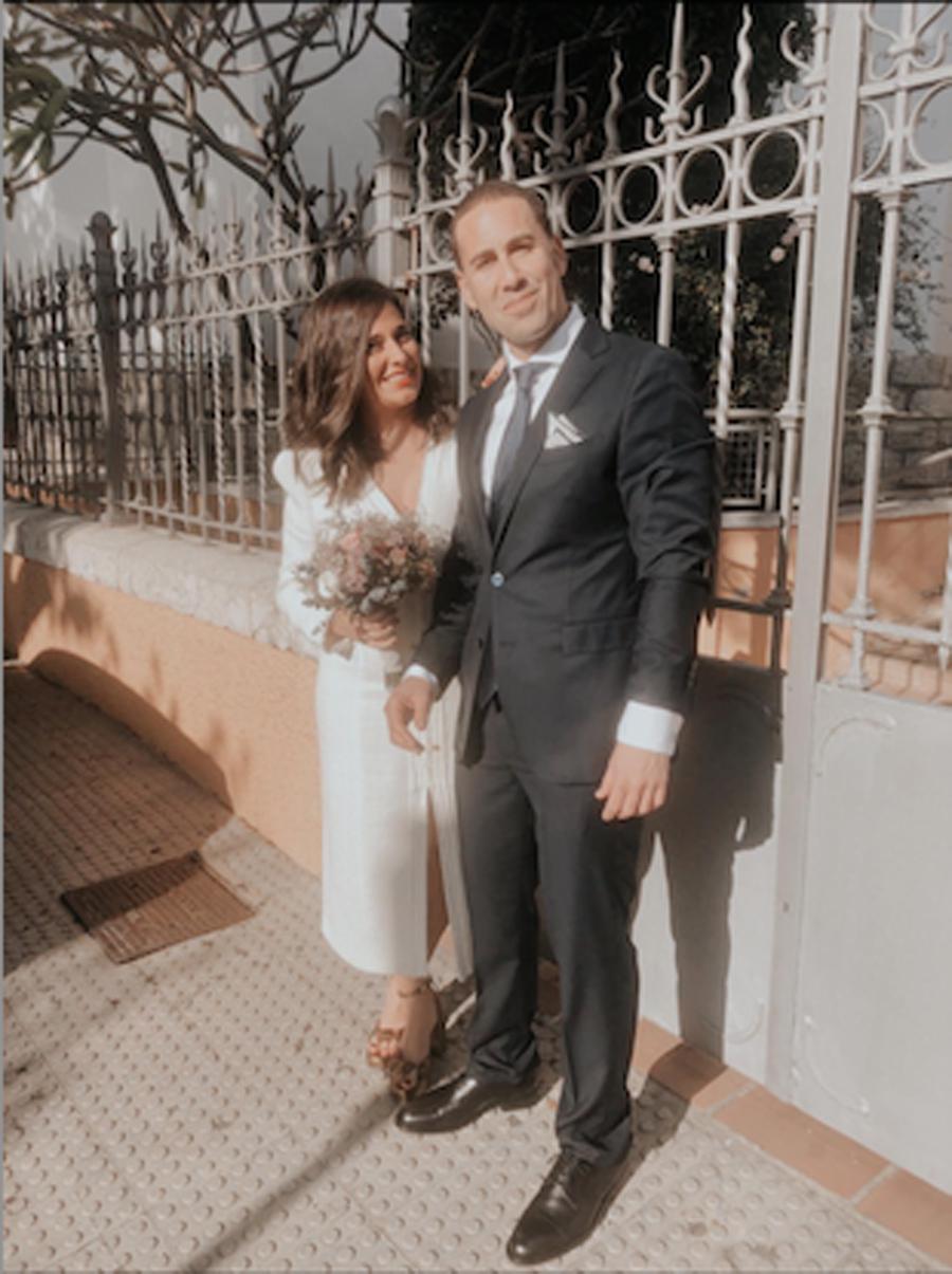 Natalia y Rafael en la puerta de la iglesia del Corpus Christi