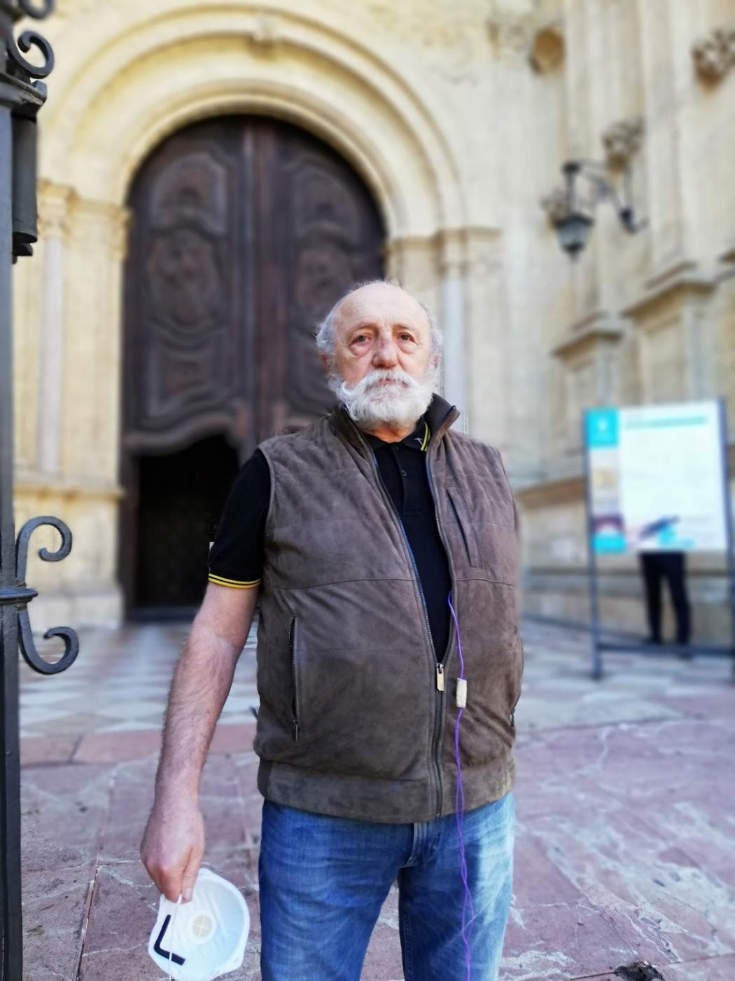 Juan Fernando Pons ha sido el primer fiel en entrar en el primer templo malagueño tras el confinamiento