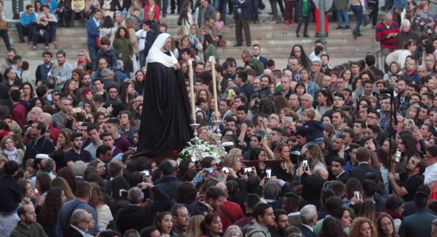 Nuestra Señora de la Soledad Coronada recorre las calles de Málaga// MENA.2017