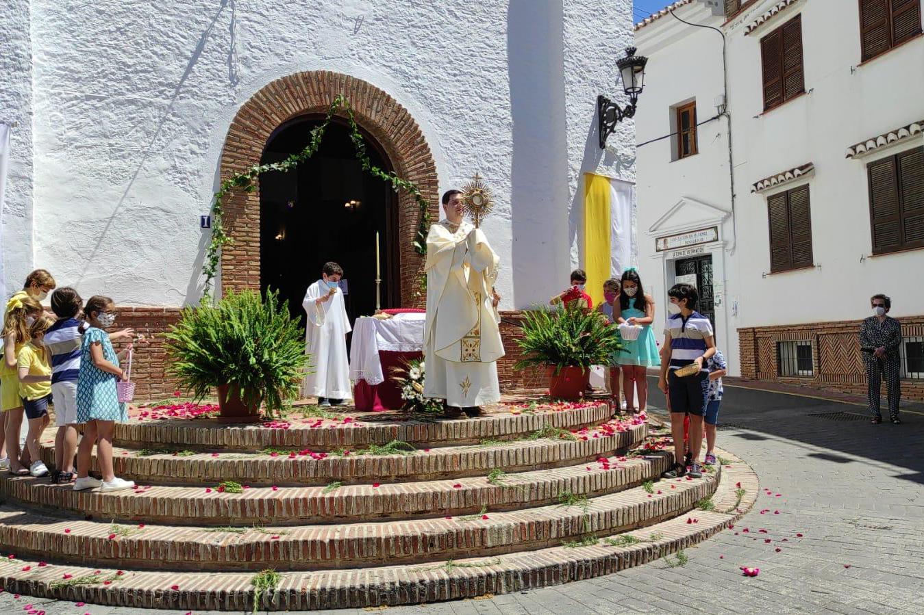 Benagalbón celebra el Corpus con sus altares