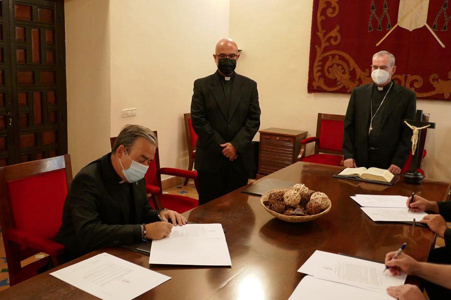 Jura y profesión de fe de tres nuevos vicarios episcopales // T. CORPAS