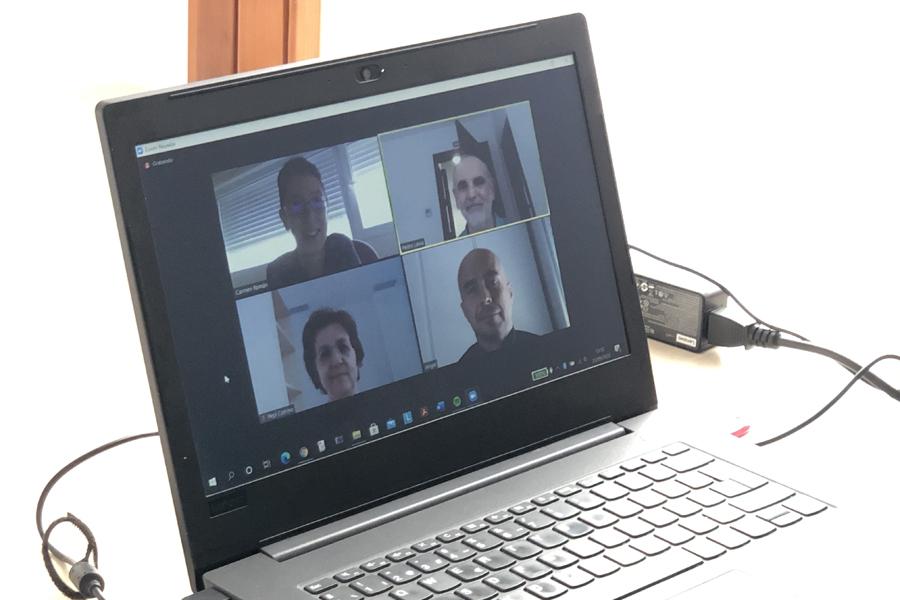 Agustina durante el examen de Síntesis Teológica // E. LLAMAS