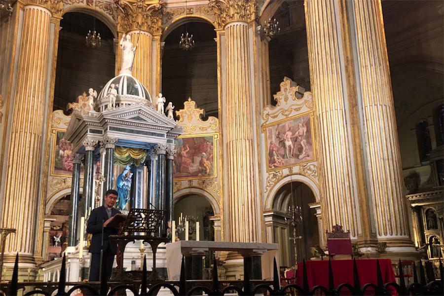 José Emilio Cabra durante la lección inaugural en la Catedral de Málaga // E. LLAMAS