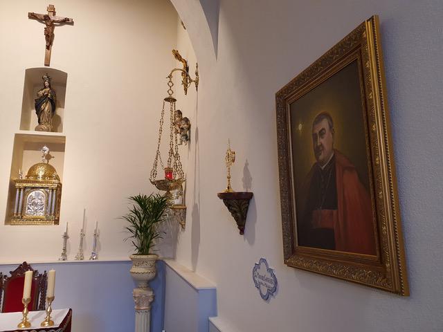 Cuadro y reliquia de San Manuel González en la parroquia de Algarrobo