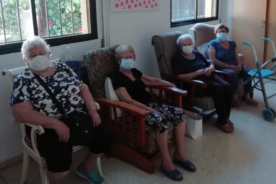 La familia de la Casa del Sagrado Corazón, el Cottolengo de Málaga