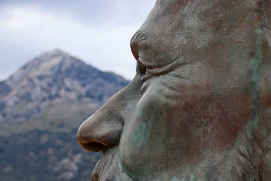 Escultura de Fray Leopoldo en Alpandeire// Karl Smallman