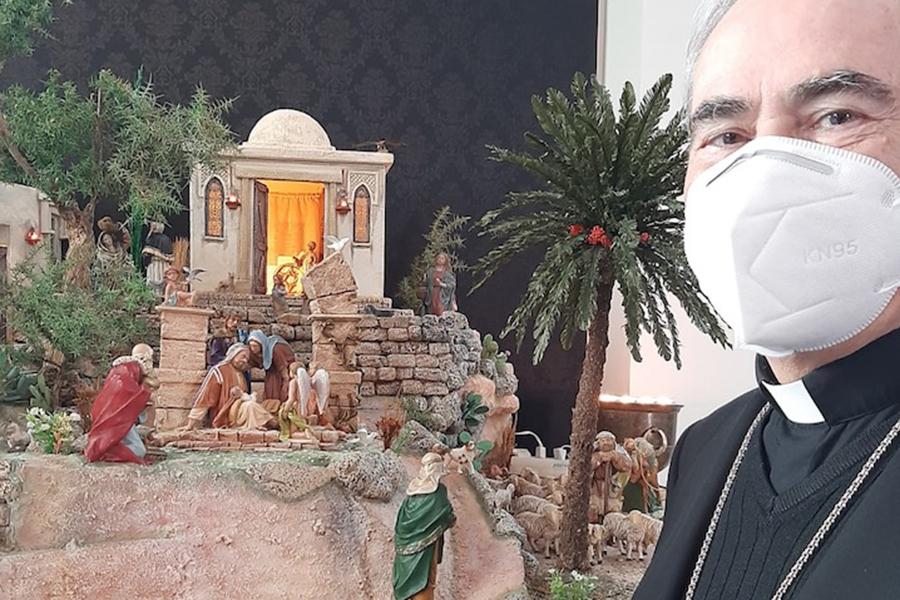 El Obispo de Málaga visita el Belén de la parroquia El Buen Pastor