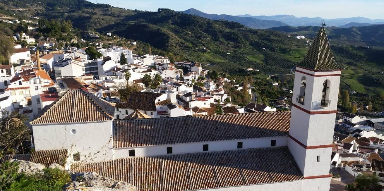 La iglesia desde el castillo// Pilar Del Río López