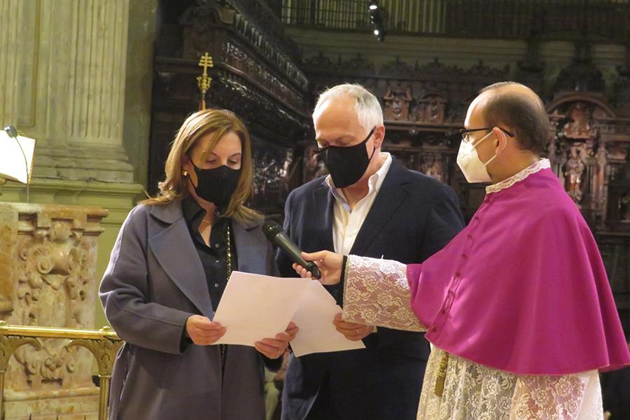 Jura y profesión de fe de los nuevos delegados de Pastoral Familiar, Ramón Acosta y Rosa Bejarano // E. LLAMAS