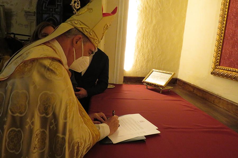 Jura y profesión de fe de los nuevos delegados de Pastoral Familiar, Ramón Acosta y Rosa Bejarano // E. LLAMAS