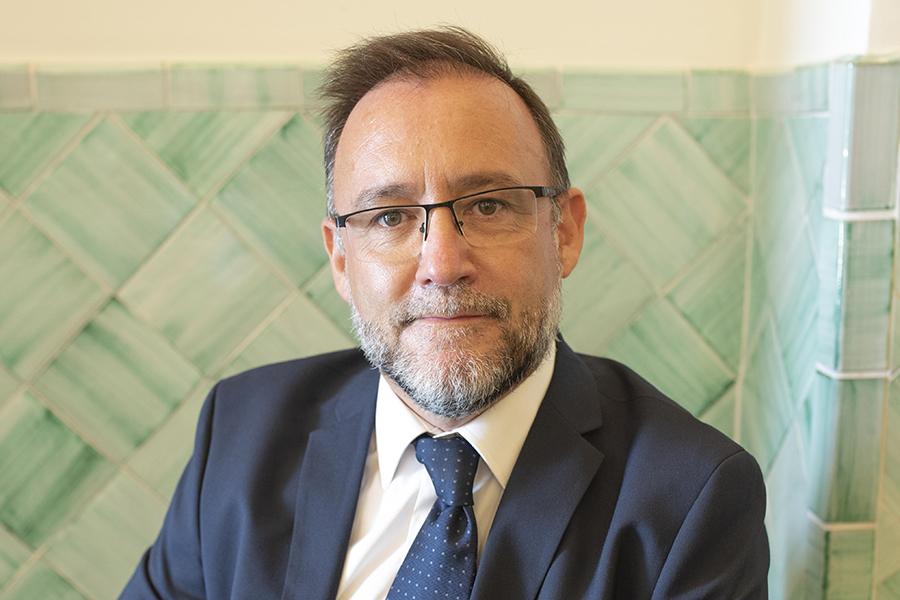 Andrés Cava: «Estos dos alumnos, con 17 años, han desarrollado una APP que identifica fórmulas químicas»