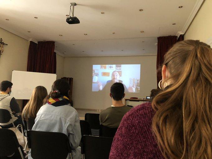 Juventud organiza una pascua juvenil presencial y online