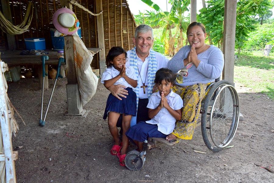 Mons. Figaredo: «Los discapacitados nos ayudan a salvar el mundo»
