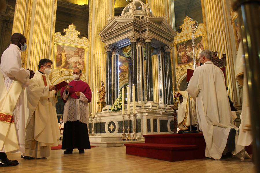 Ordenación sacerdotal de Fernando Eningo Patabobe de manos del Obispo de Málaga, D. Jesús Catalá // A. LÓPEZ CARDOSA