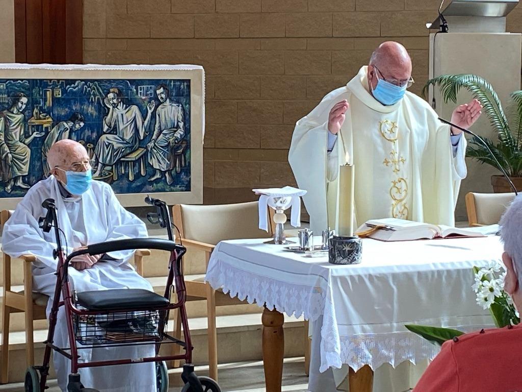 Celebración de la Eucaristía en El Buen Samaritano