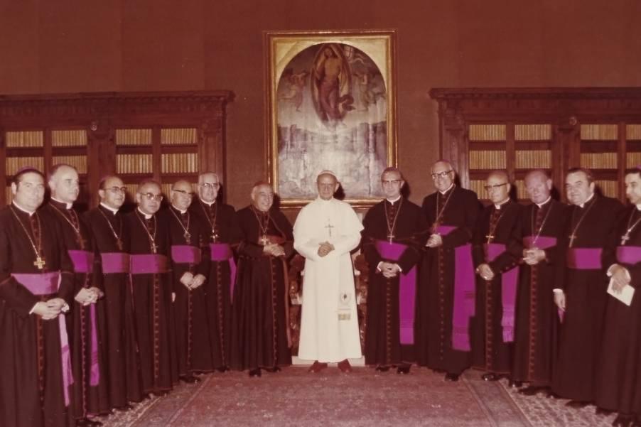 Tres obispos de Málaga junto a Pablo VI