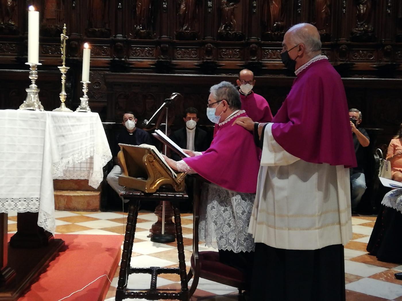 Toma de posesión de nuevos canónigos en la Santa Iglesia Catedral // A. MORENO