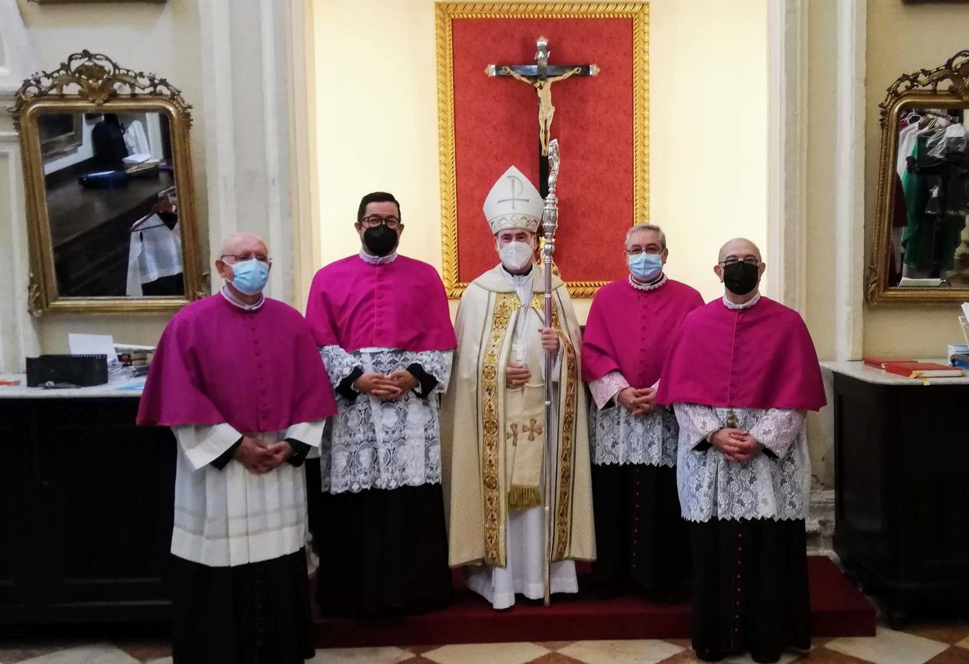 Los nuevos canónigos se incorporan al Cabildo Catedral