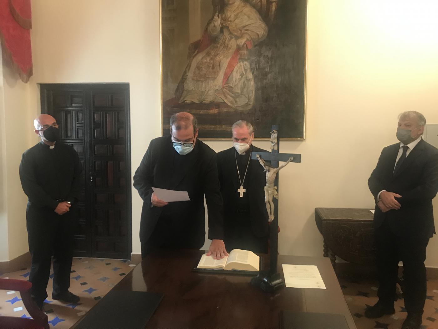Juramento y profesión de fe de Juan Manuel Ortiz y Jesús Hurtado como rector del Seminario y delegado de Catequesis, respectivamente