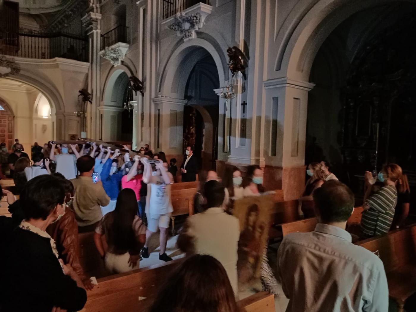 La Cruz y el Icono de la JMJ en la Vigilia de oración de la Basílica de la Victoria // J. VILLANUEVA