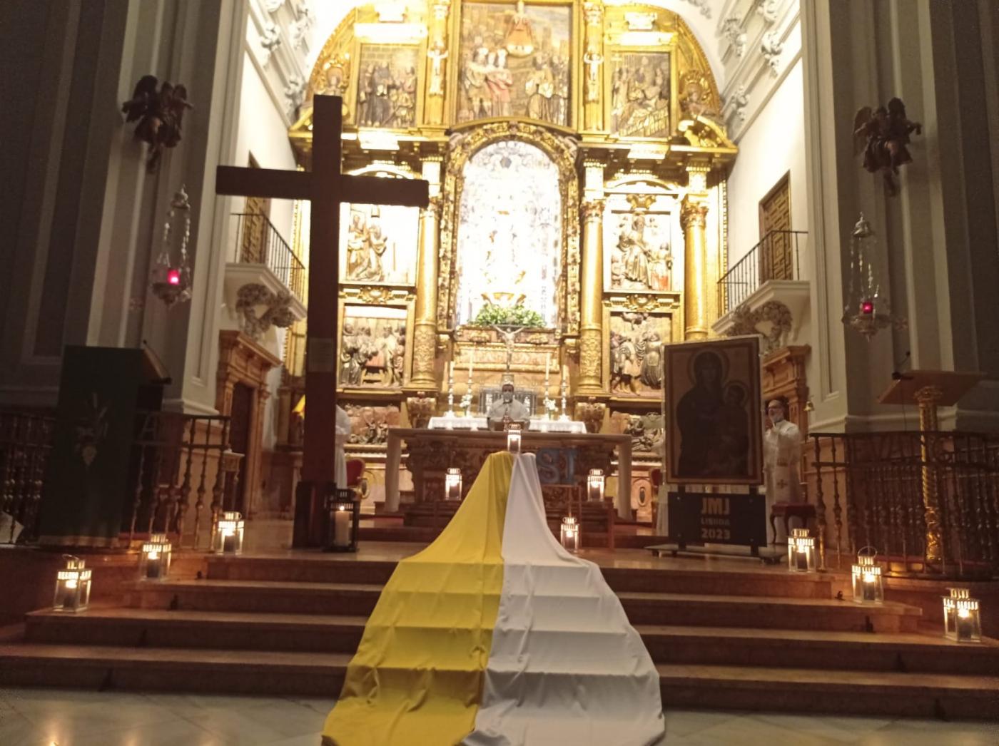 Furgoneta oficial para transportar la Cruz y el Icono de la Juventud