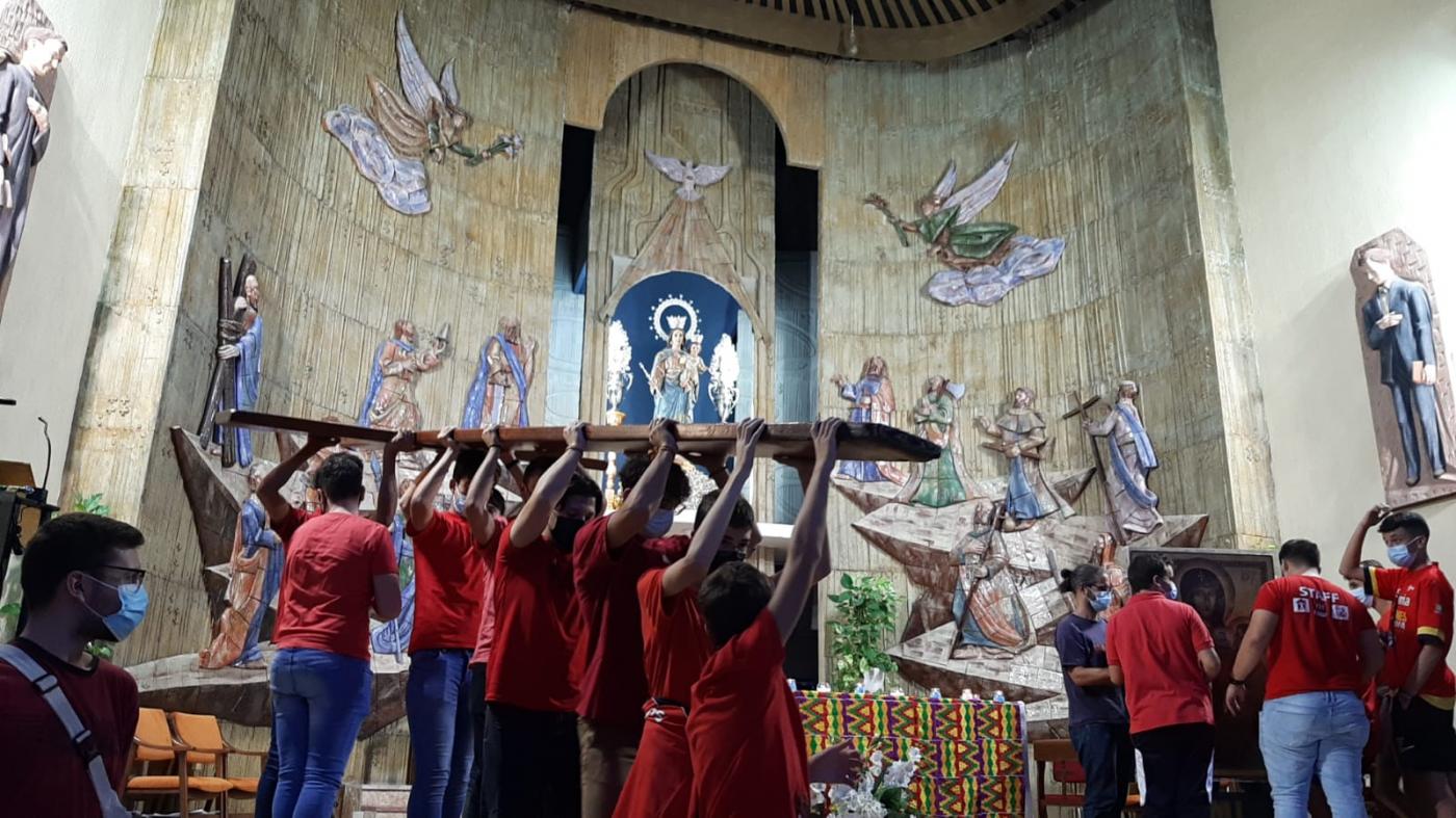 La Cruz y el Icono de la JMJ en el Colegio Salesianos